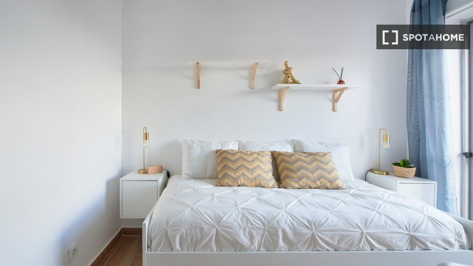 Double room Lisbon, 4 beds — photo 48