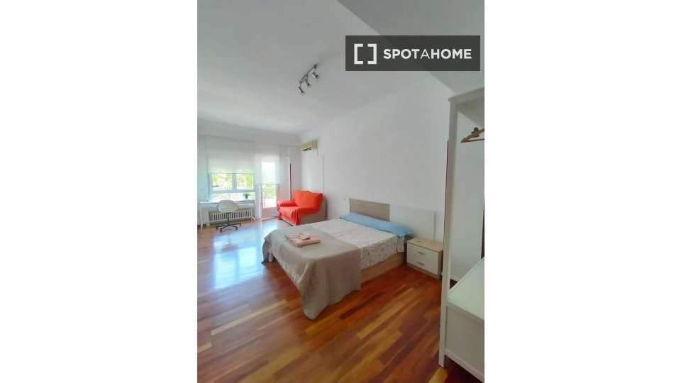 Double room Madrid, 4 beds, 120m² — photo 28