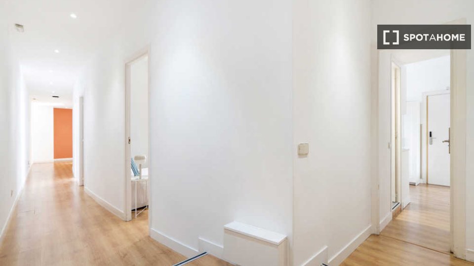 Double room Madrid, 8 beds — photo 48