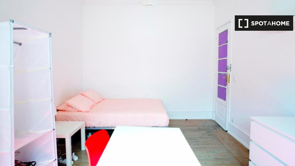 Double room Lisbon, 6 beds — photo 18