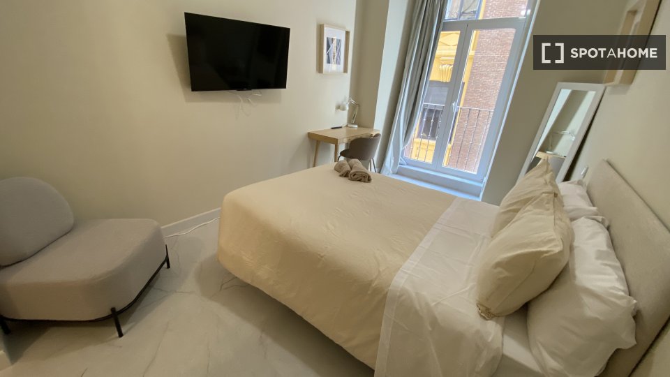 Double room Madrid, 3 beds — photo 2