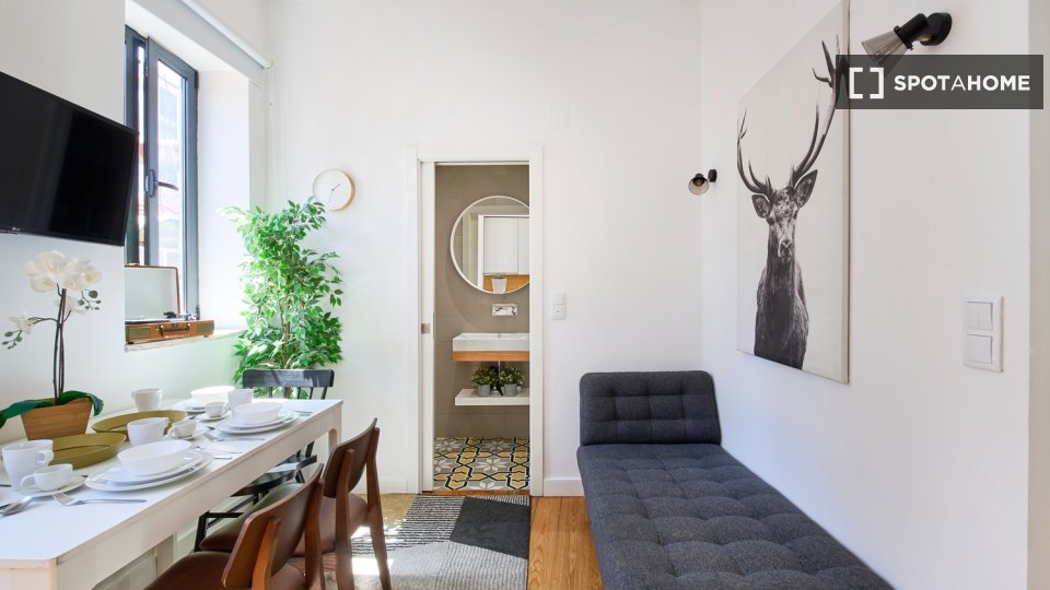 Apartment Lisbon, 2 beds, 45m² — photo 42
