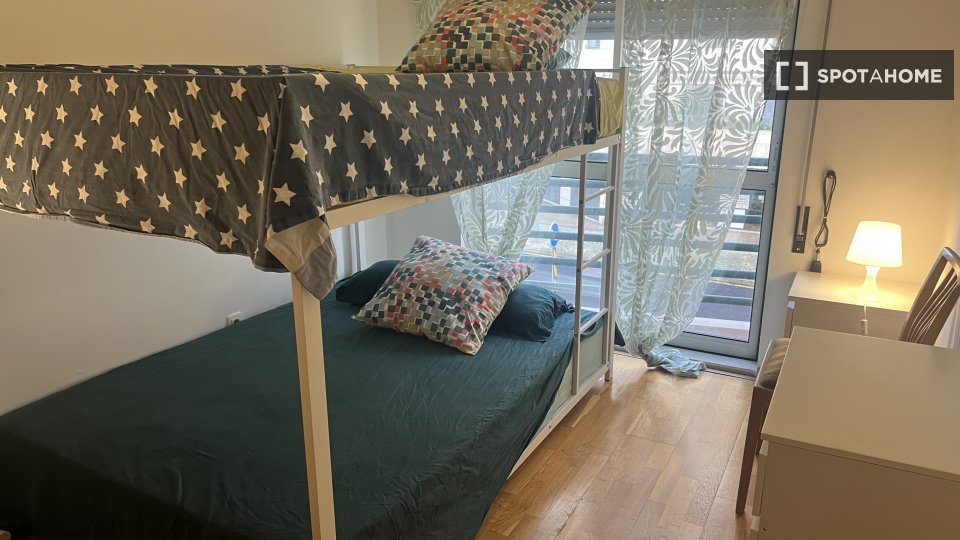 Double room Lisbon, 3 beds, 95m² — photo 5