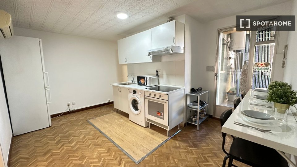 Double room Madrid, 3 beds — photo 5