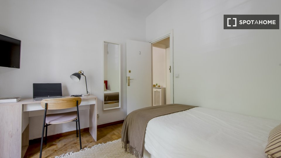 Double room Madrid, 4 beds, 120m² — photo 14