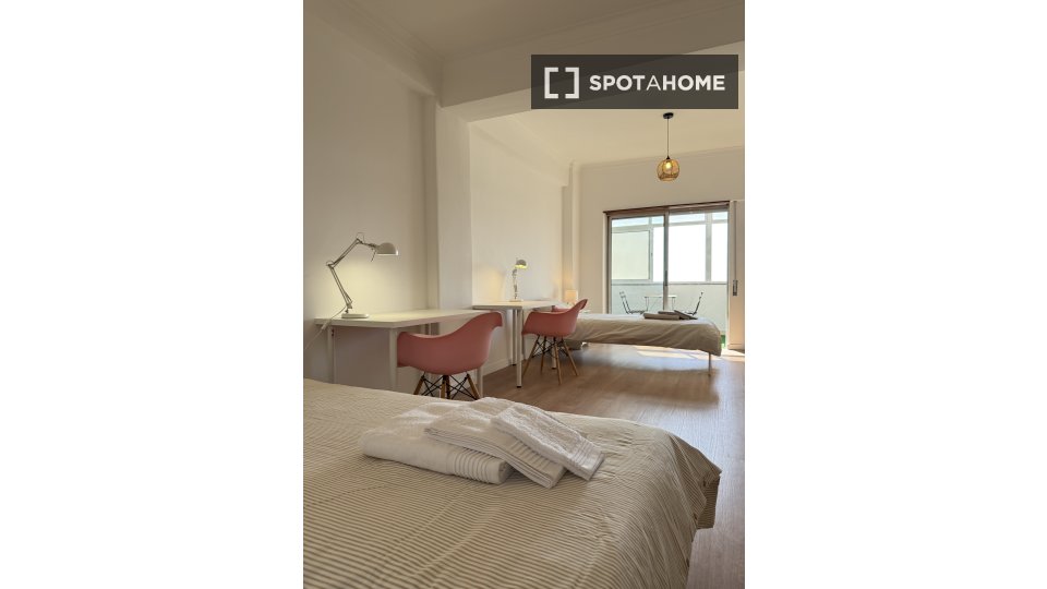 Double room Lisbon, 4 beds, 124m² — photo 10