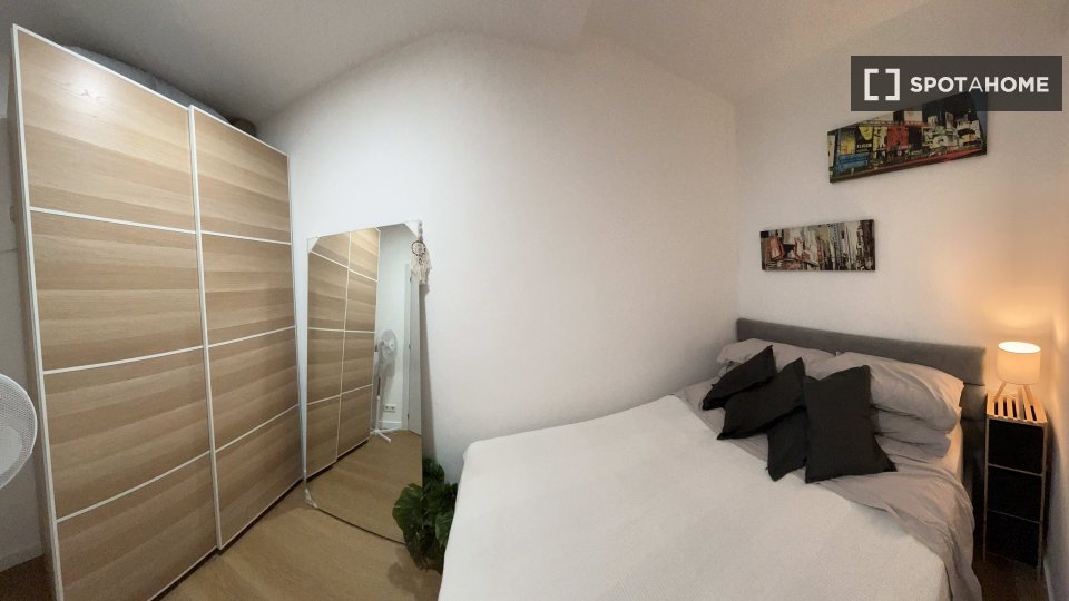 Double room Barcelona, 2 beds, 70m² — photo 4
