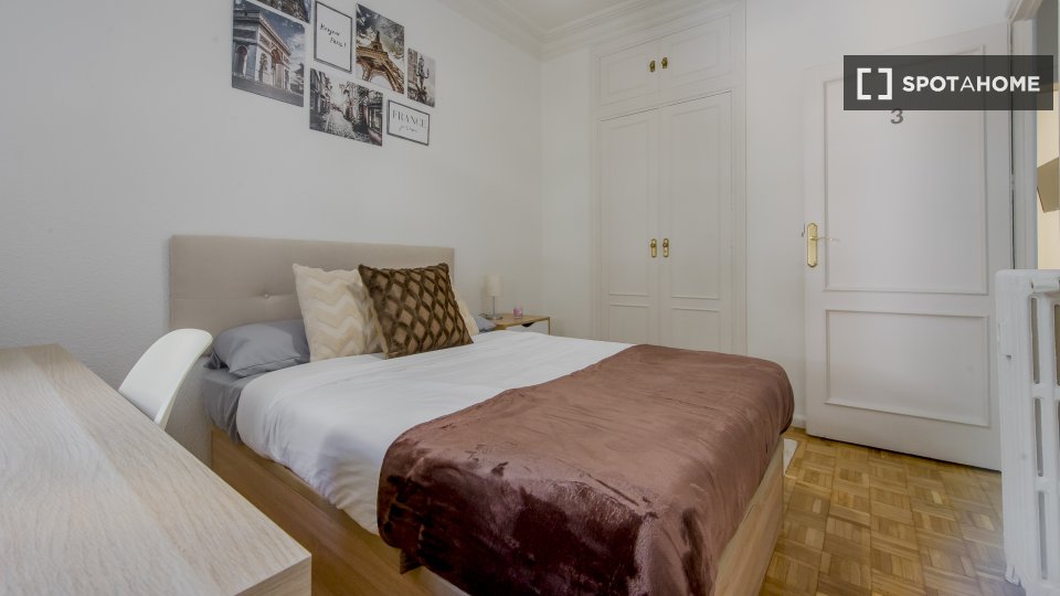 Double room Madrid, 5 beds, 120m² — photo 24