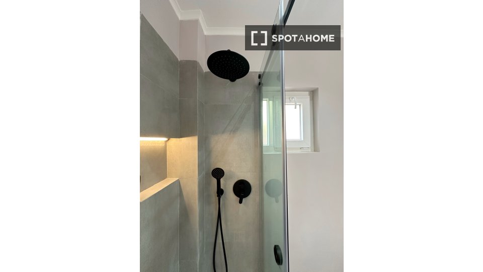 Apartment Lisbon, 2 beds, 70m² — photo 6
