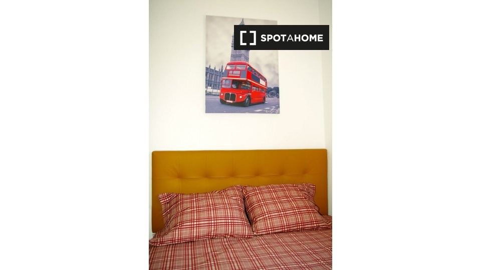 Double room Madrid, 5 beds, 140m² — photo 4