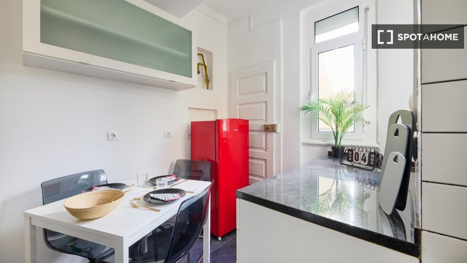 Double room Lisbon, 4 beds — photo 48
