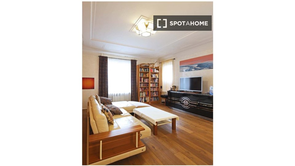 Double room Stuttgart, 4 beds, 13m² — photo 1