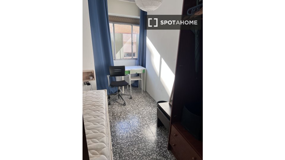 Habitación en piso compartido en alquiler en Valencia.