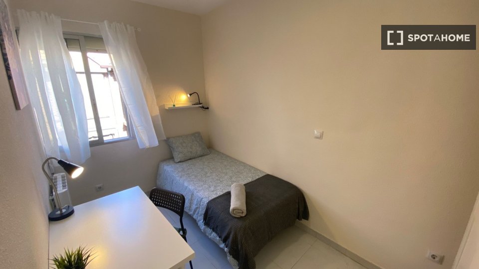 Double room Madrid, 4 beds — photo 16