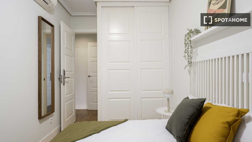 Double room Madrid, 5 beds — photo 21