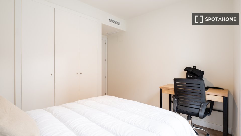 Apartment Madrid, 4 beds, 17m² — photo 9