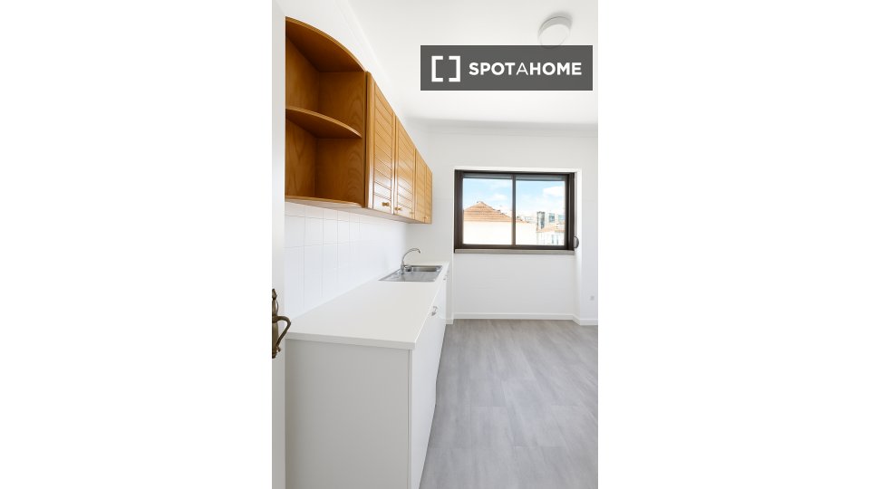 Double room Lisbon, 4 beds — photo 44