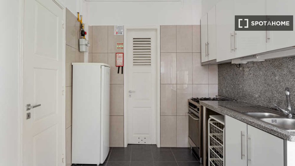 Double room Lisbon, 5 beds — photo 48