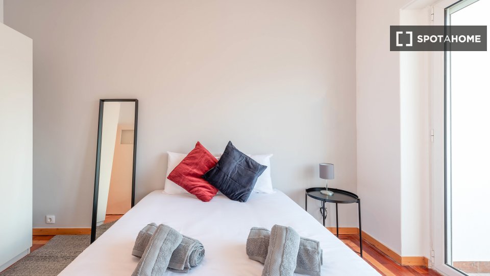 Double room Lisbon, 3 beds, 73m² — photo 6
