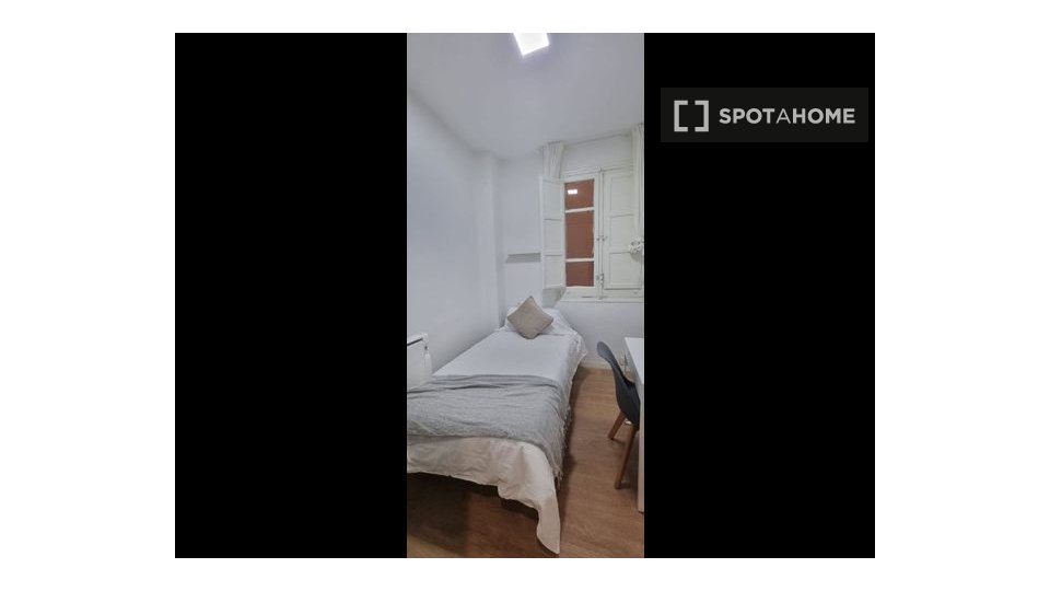 Double room Madrid, 6 beds — photo 13