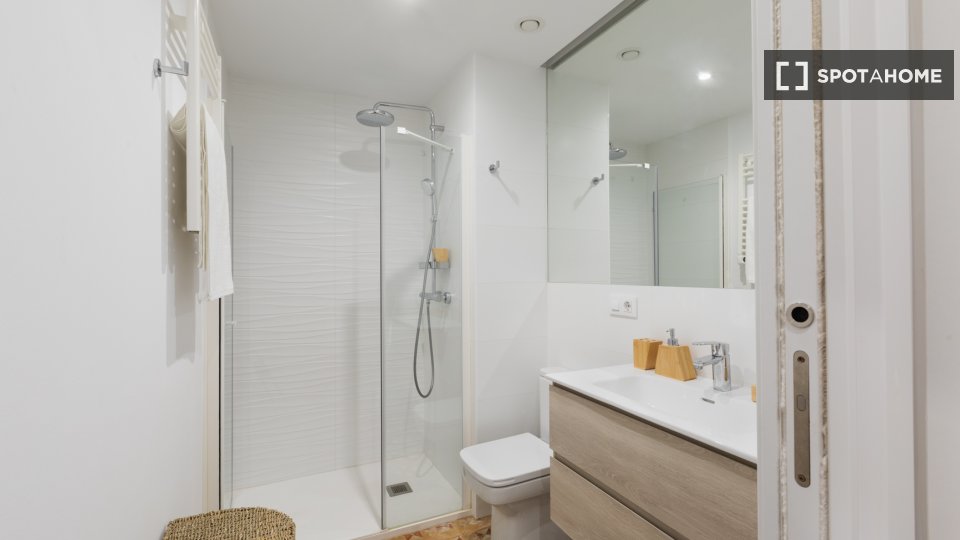 Apartment Barcelona, 1 bed, 52m² — photo 17