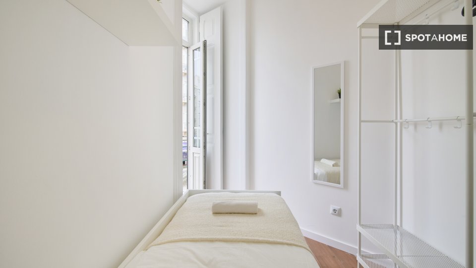 Double room Lisbon, 9 beds — photo 17