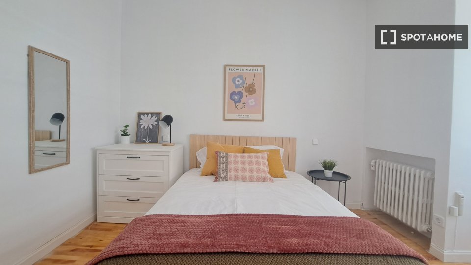 Double room Madrid, 14 beds, 200m² — photo 4