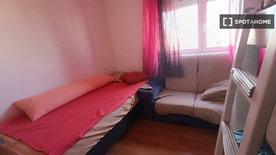 Double room Lisbon, 3 beds, 90m² — photo 78