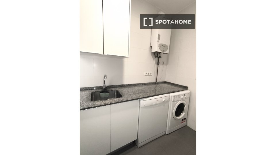 Double room Madrid, 7 beds, 132m² — photo 6
