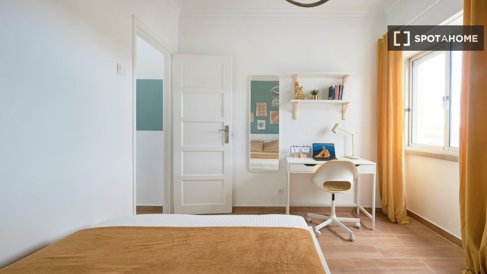Double room Lisbon, 4 beds — photo 32