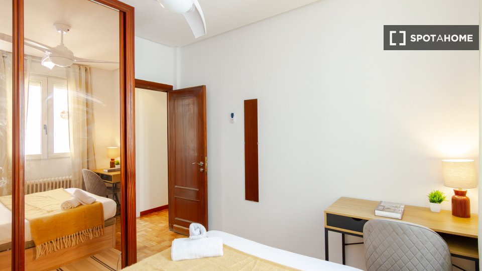 Double room Madrid, 6 beds — photo 28