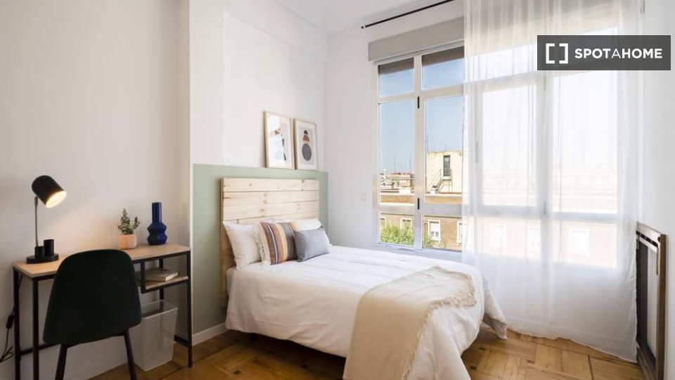 Double room Madrid, 5 beds — photo 13