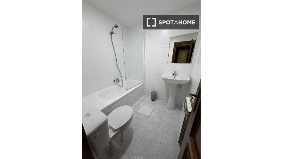 Double room Madrid, 4 beds, 80m² — photo 13
