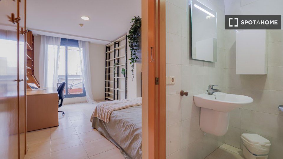 Double room Barcelona, 17 beds, 550m² — photo 19