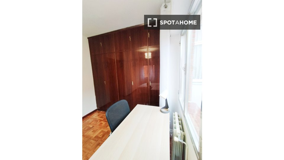 Double room Madrid, 3 beds, 95m² — photo 6