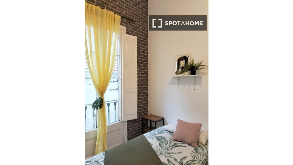 Double room Madrid, 5 beds, 100m² — photo 7