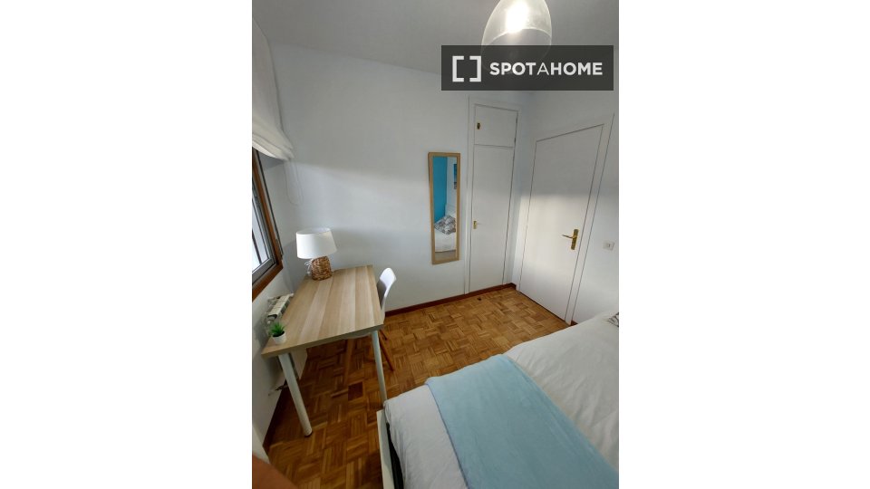 Double room Madrid, 4 beds, 100m² — photo 13