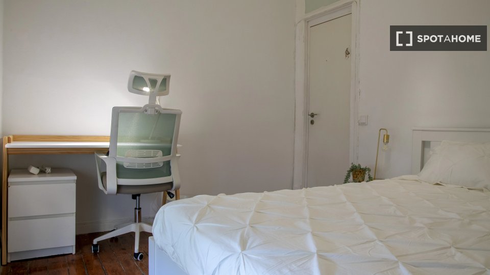 Double room Lisbon, 4 beds — photo 11
