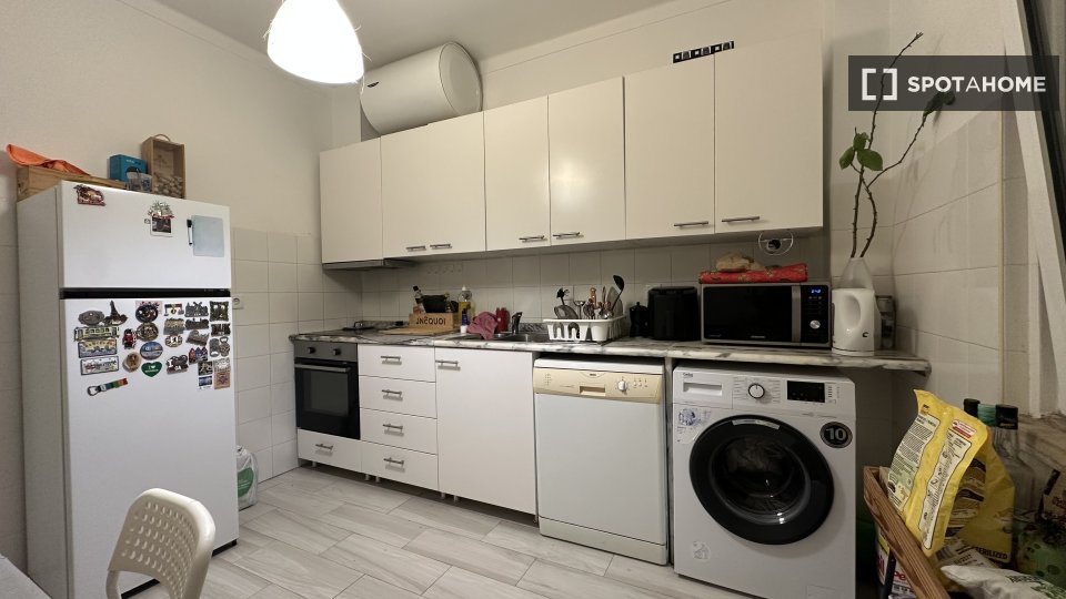 Double room Lisbon, 3 beds, 70m² — photo 2