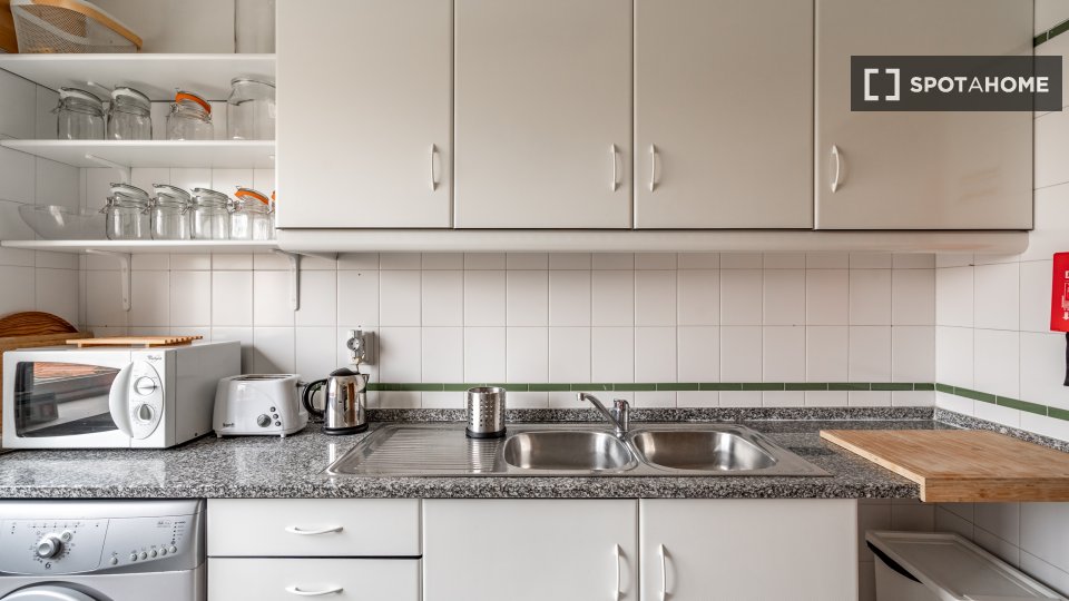 Apartment Lisbon, 3 beds, 98m² — photo 12