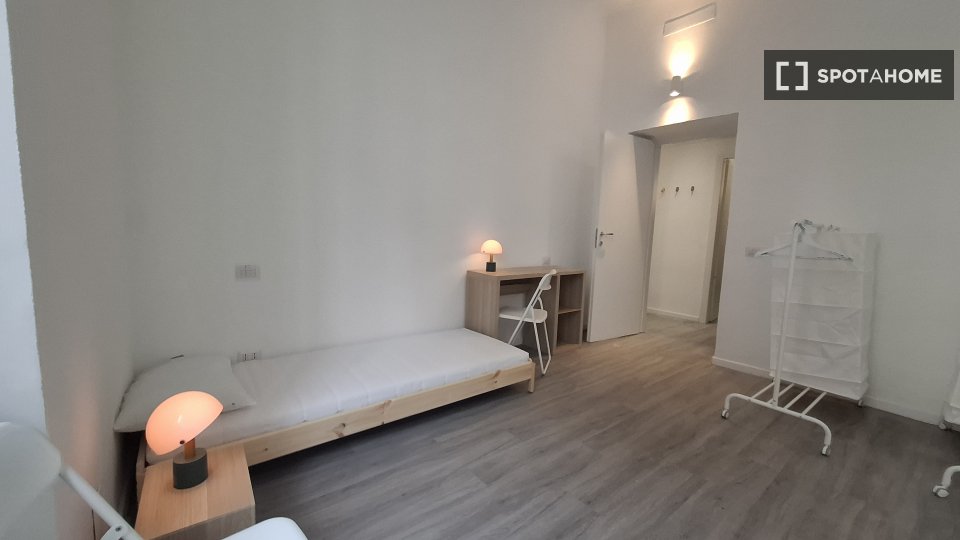 Double room Milan, 3 beds, 70m² — photo 8
