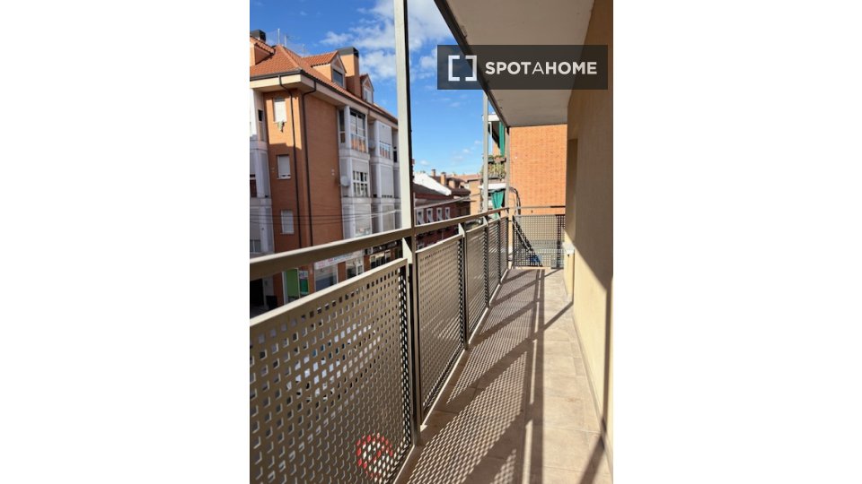 Double room Madrid, 7 beds, 160m² — photo 27