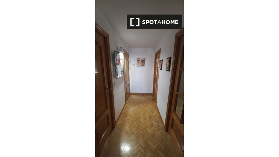 Double room Madrid, 3 beds — photo 9