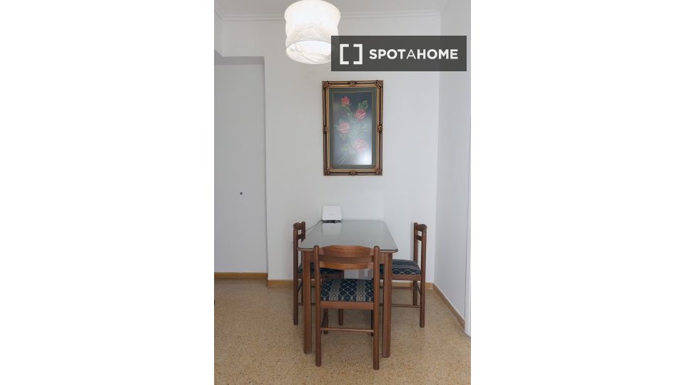 Double room Athens, 3 beds — photo 16