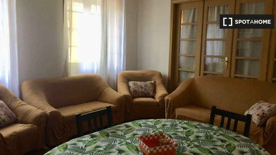 Double room Porto, 5 beds, 12m² — photo 8