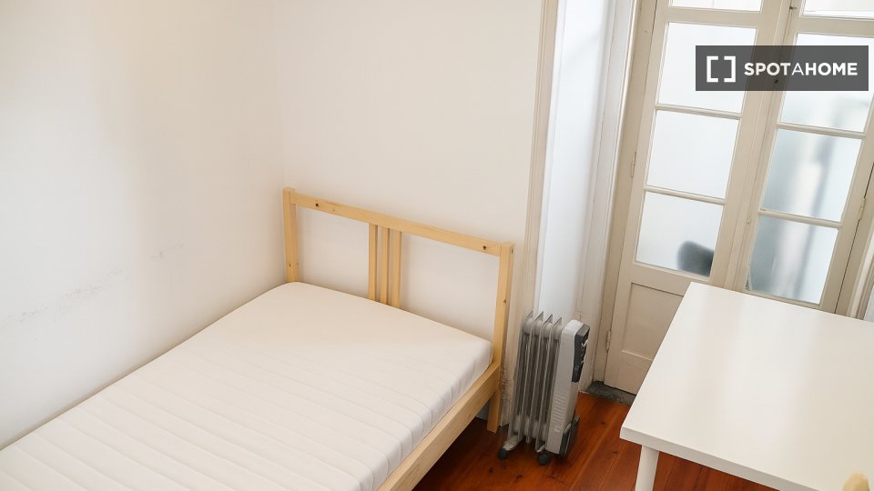 Double room Lisbon, 6 beds — photo 34