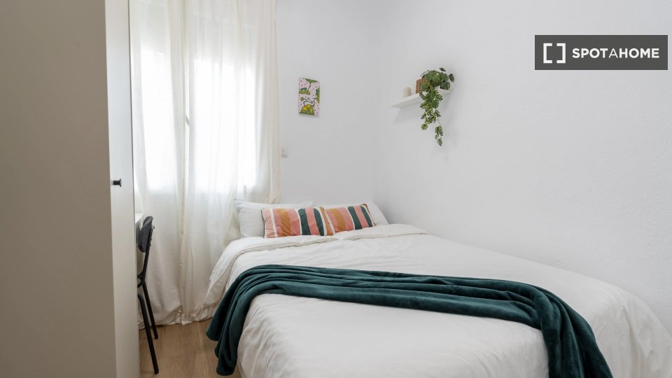Double room Madrid, 5 beds — photo 14