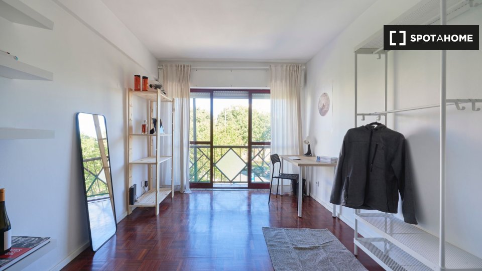 Double room Lisbon, 2 beds — photo 15