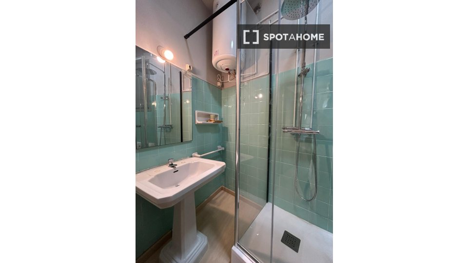 Double room Barcelona, 8 beds, 180m² — photo 11