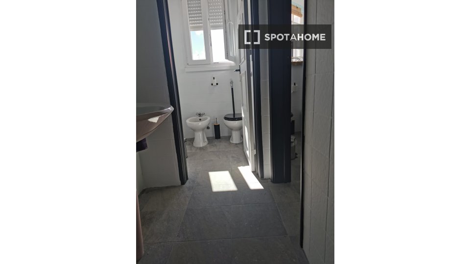 Double room Lisbon, 5 beds — photo 32